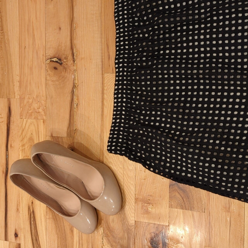 LOFT Die Cut overlay Skirt (Size L)